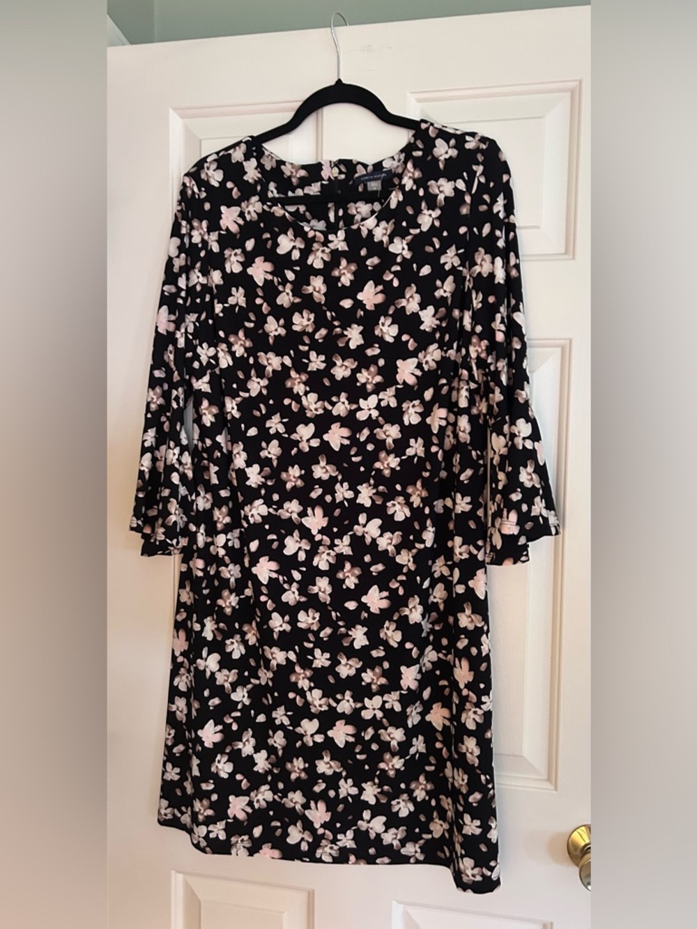 NWOT Tommy Hilfiger Black Long-Sleeve Floral Shift Dress with Blossom Design 16